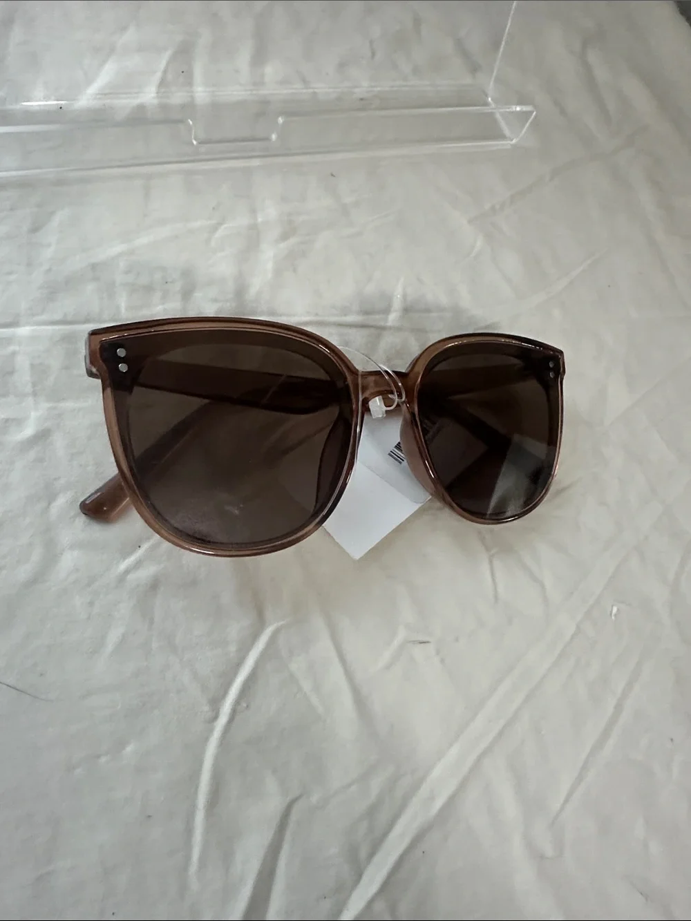 Universal Thread Women's Sunglasses in Light Brown and Dark Lenses NWT